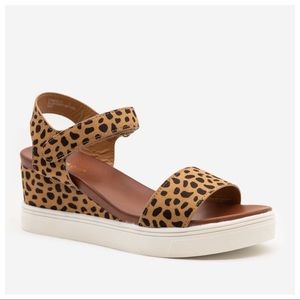 NWOT Comfy Cheetah Print Sandal Wedges